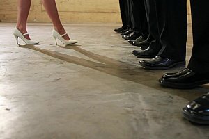 亚洲娇小性爱枯瘦